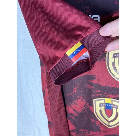 NWT Venezuela Soccer Jersey Slim Fit Size 28 Small Givova Red Burgundy Gold - Picture 5 of 7